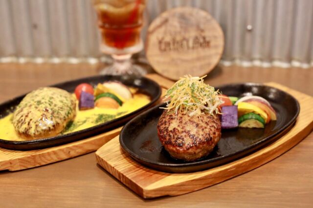 本日は快晴☀️
小春日和で暖かい一日になりそうな、そんな絶好のハンバーグ日和ですね😋
今週末もよろしくお願いいたします🙇‍♂️☺️
#リトルリンダ#ハンバーグ#燻製ハンバーグ#小さなハンバーグ屋